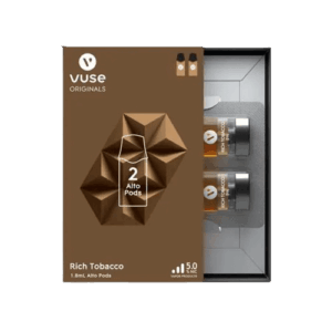 Dark, roasted tobacco tone — 짙은 브라운 컬러와 클래식 감성을 담은 Vuse Alto Rich Tobacco 포드 이미지.