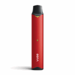 Ruby red Vuse Alto device 선명한 루비 레드 컬러와 세련된 바디 라인이 보이는 파워 유닛 이미지.