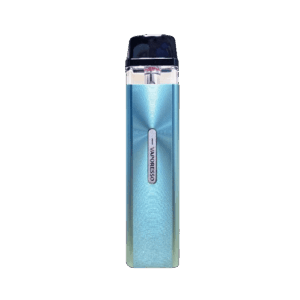 Sierra Blue metallic body with sleek pod design — 메탈 블루 그라데이션과 미니멀한 라인이 돋보이는 Vaporesso XROS Sierra Blue 디바이스 클로즈업.